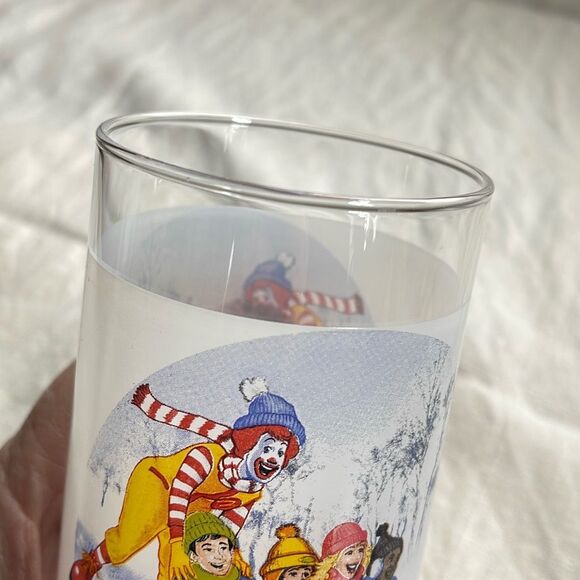 Vintage Ronald McDonald winter sled scene glass. - Picture 5 of 7
